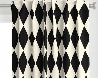 Harlequin Diamonds Gordijnpaneel - Cosmic Latte & Black door peacoquettedesigns - Geometrische vierkanten Custom Curtain Panel door Spoonflower