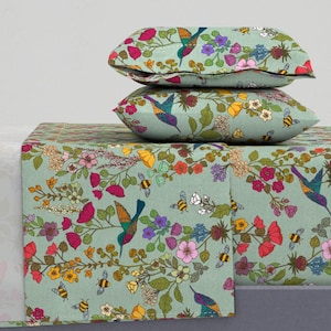 Victorian Garden Sheets - Hummingbirds And Bees by ceciliamok - Traditional Chinoiserie Cotton Sateen Sheet Set Bedding by Spoonflower