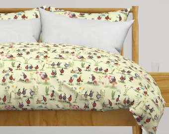 Ropa de cama vintage - A Ladybug Life de dasbrooklyn - Funda nórdica o fundas de almohada de satén de algodón menta con estampado retro de insectos y mariquitas para niños.