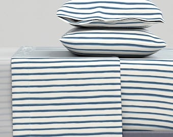 Sábanas Preppy - Rayas Costeras Azules S de kim_morrow - Juego de sábanas de satén de algodón tropical con estampado náutico de casa de playa de Spoonflower