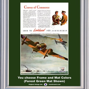 Op de afbeelding: Ingelijste vintage advertentie voor Lockheed-vliegtuigen, met een groene en bruine bommenwerper in vlucht. De advertentie bevat tekst over de rol van de vliegtuigen bij het beschermen van konvooien en de slogan "Look to Lockheed for Leadership".