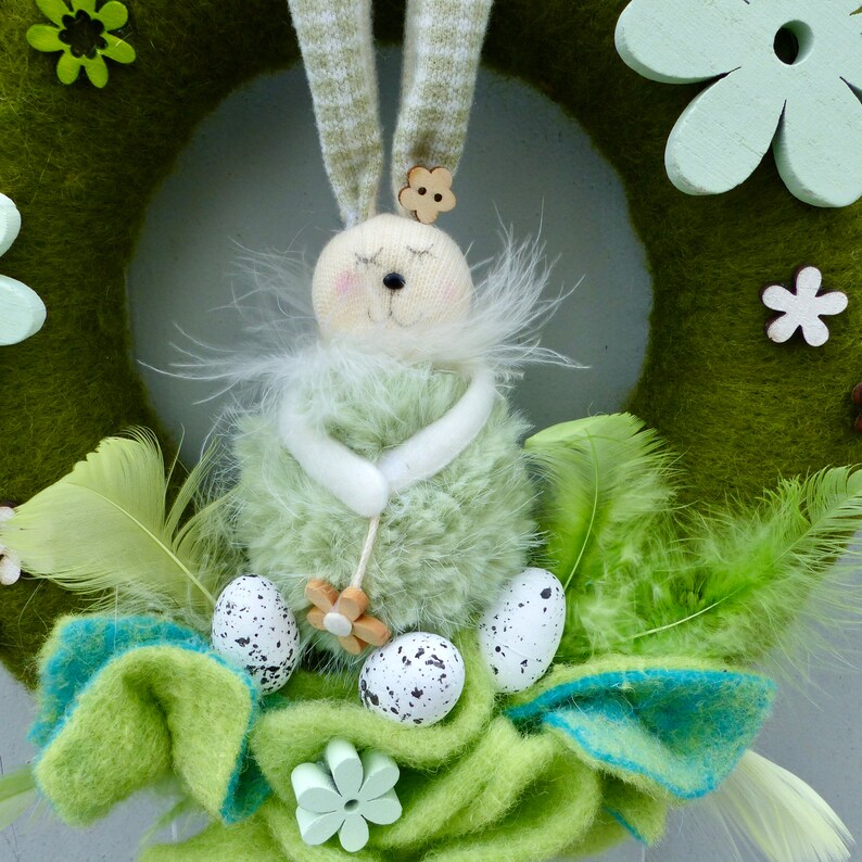 Filzkranz mit Osterhase, Türkranz mit Hase aus Filz, Deko-Kranz, Osterdeko Frühling Bild 7