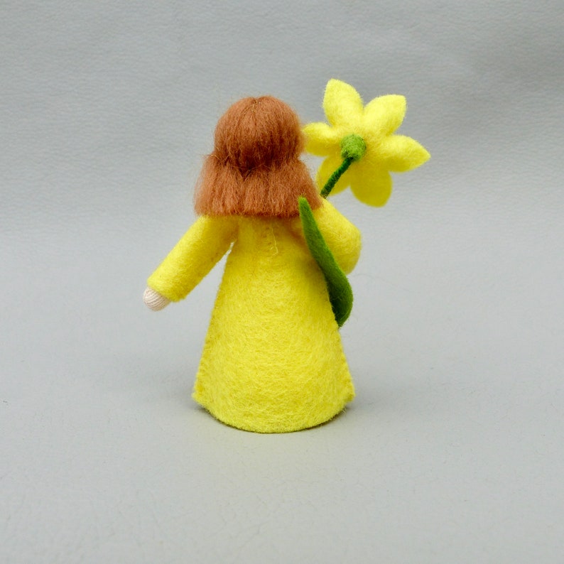 Flower child daffodil daffodil for the seasonal table in spring, felt doll for seasonal decoration image 2