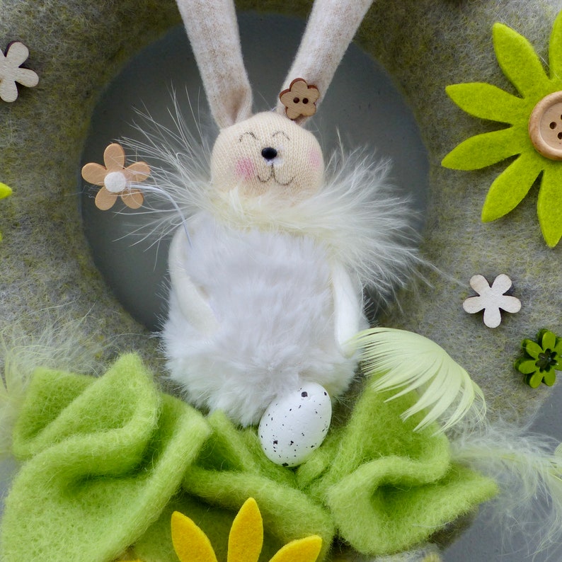 Filzkranz mit Osterhase, Türkranz mit Hase aus Filz, Deko-Kranz, Osterdeko Frühling Bild 10