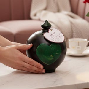 Handgefertigte Keramik Sparschwein, schwarzes und grünes Herz, Geburtstagsgeschenk