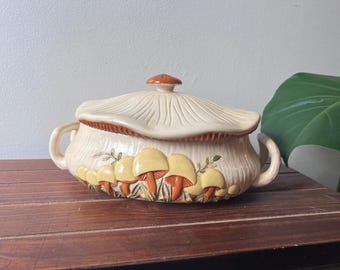Kitschy Vintage Arnel’s Boho Ceramic Mushroom Soup Tureen