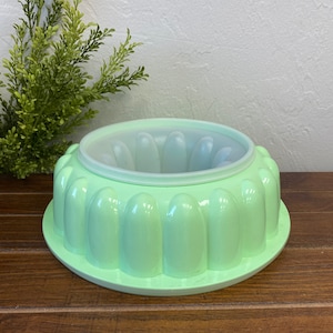 Vintage Green Tupperware Jello Mold - 1202-6