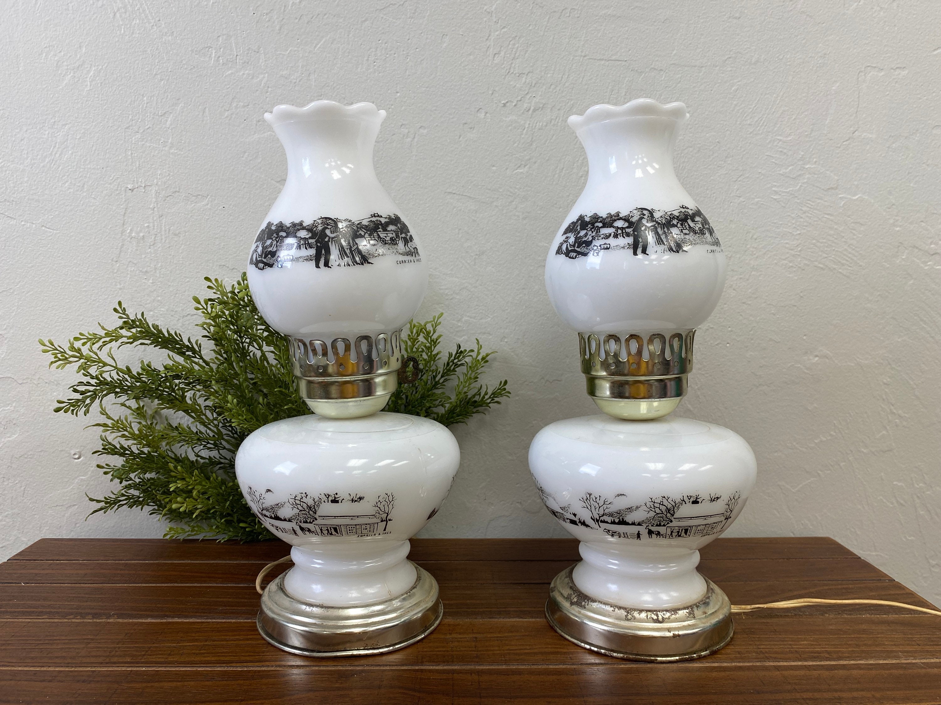 Currier and sales ives lamp