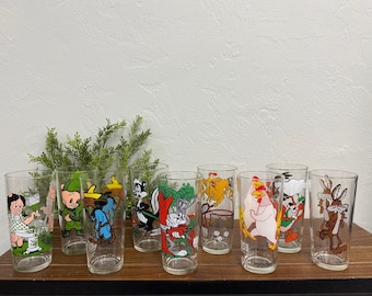 Assorted Vintage Pepsi Warner Brothers Looney Toons Collector Glasses
