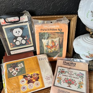 Kit de bordado con punto de cruz de estilo vintage / Kit de bordado con punto de cruz de estilo vintage con mariposas / Kit de bordado con punto de cruz de estilo floral / Kit de tapa para tarro de mermelada