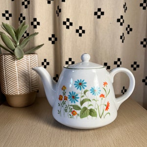 Mid Century NEVCO Folk Art Vintage Floral Teapot