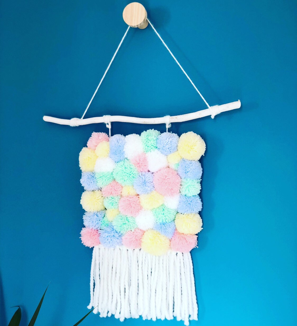 Décoration Mural Pompons Colorés