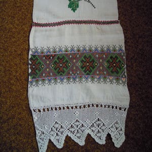ウクライナの手刺繍タオル、刺繍ブドウ、レースタオル