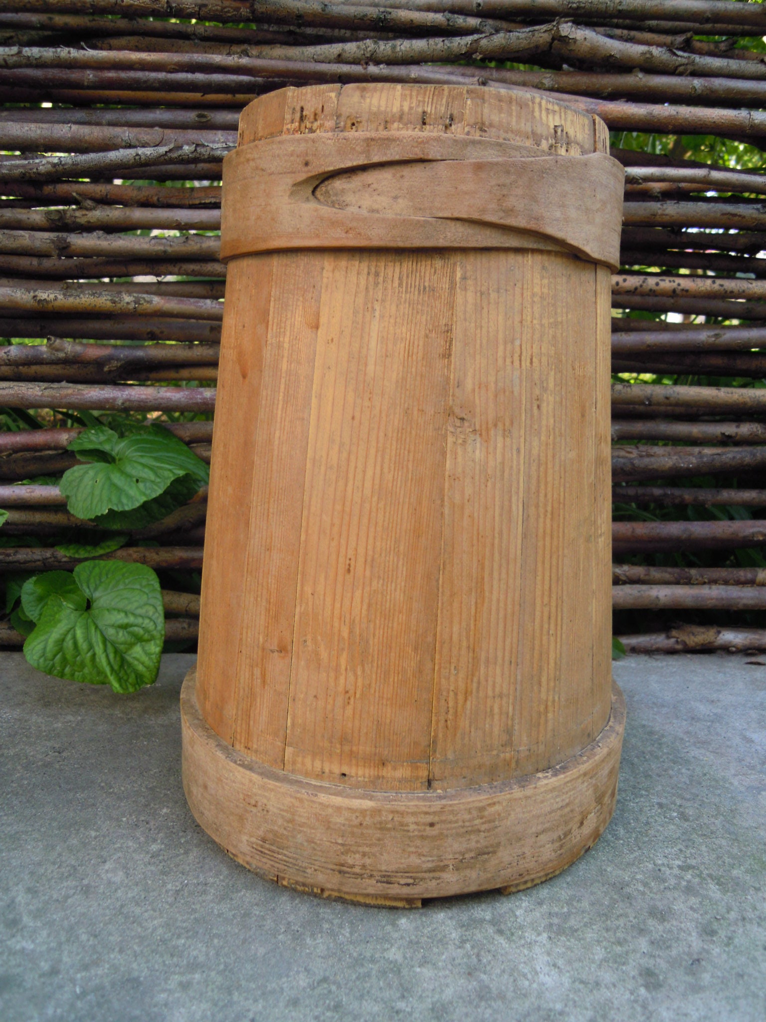 Großes altes Holzgefäß, Hohes Gefäß, Holzeimer, Holztopf, Handgemachtes  Gefäß, Ukrainisches Gefäß, Ukrainisches antikes Holzutensil - Etsy.de