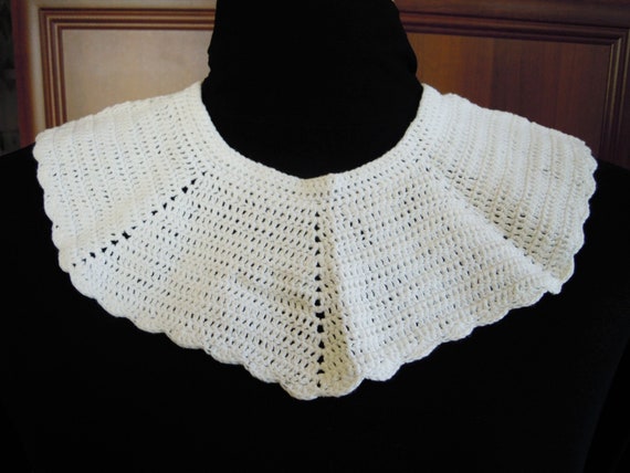 Lace collar