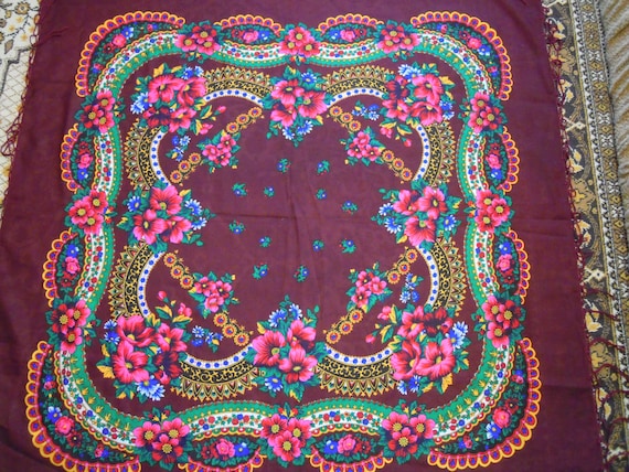 Ukrainian woolen shawl, Large Crimson shawl, Frin… - image 2