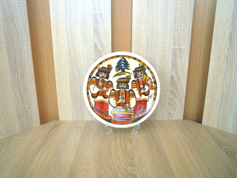 Wall plate Hutsul musicians Ukrainian souvenir