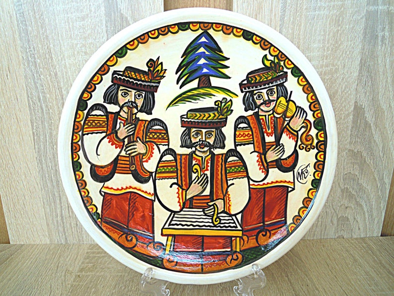 Wall plate Hutsul musicians Ukrainian souvenir