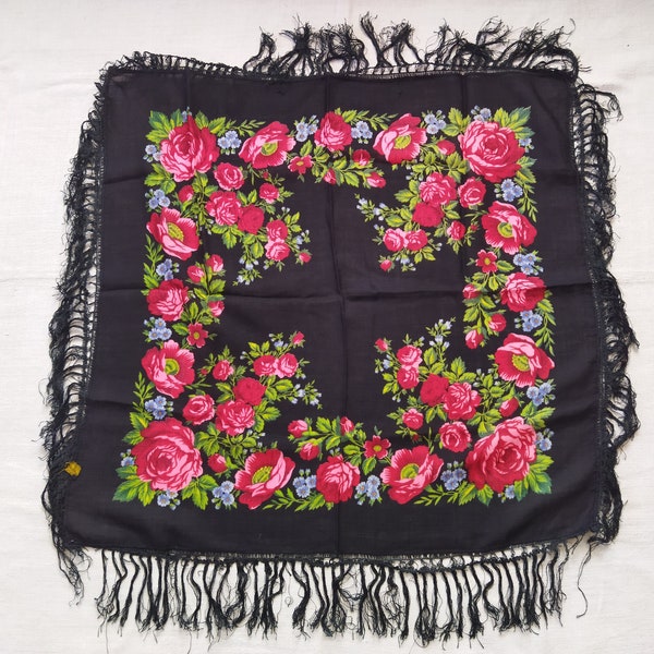Wool floral shawl with fringes