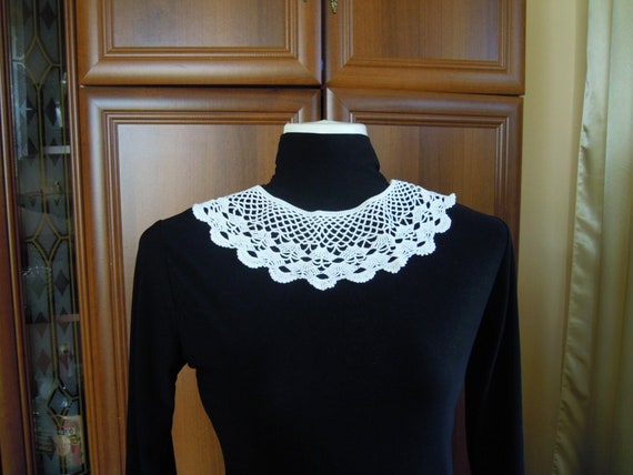 Lace collar