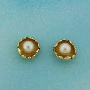 Pearl Stud Earrings, Solid 14K Gold Post Earrings, Little Pearl Earrings, Everyday Earrings, June Birthstone