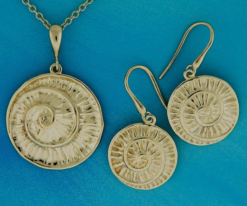 Solid Gold Medallion Pendant 14k Spiral Circle Pendant Etsy