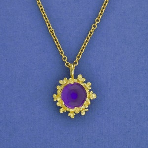 Tiny 14K Flower Wreath Amethyst Pendant, Dainty Solid Gold Gift for Her