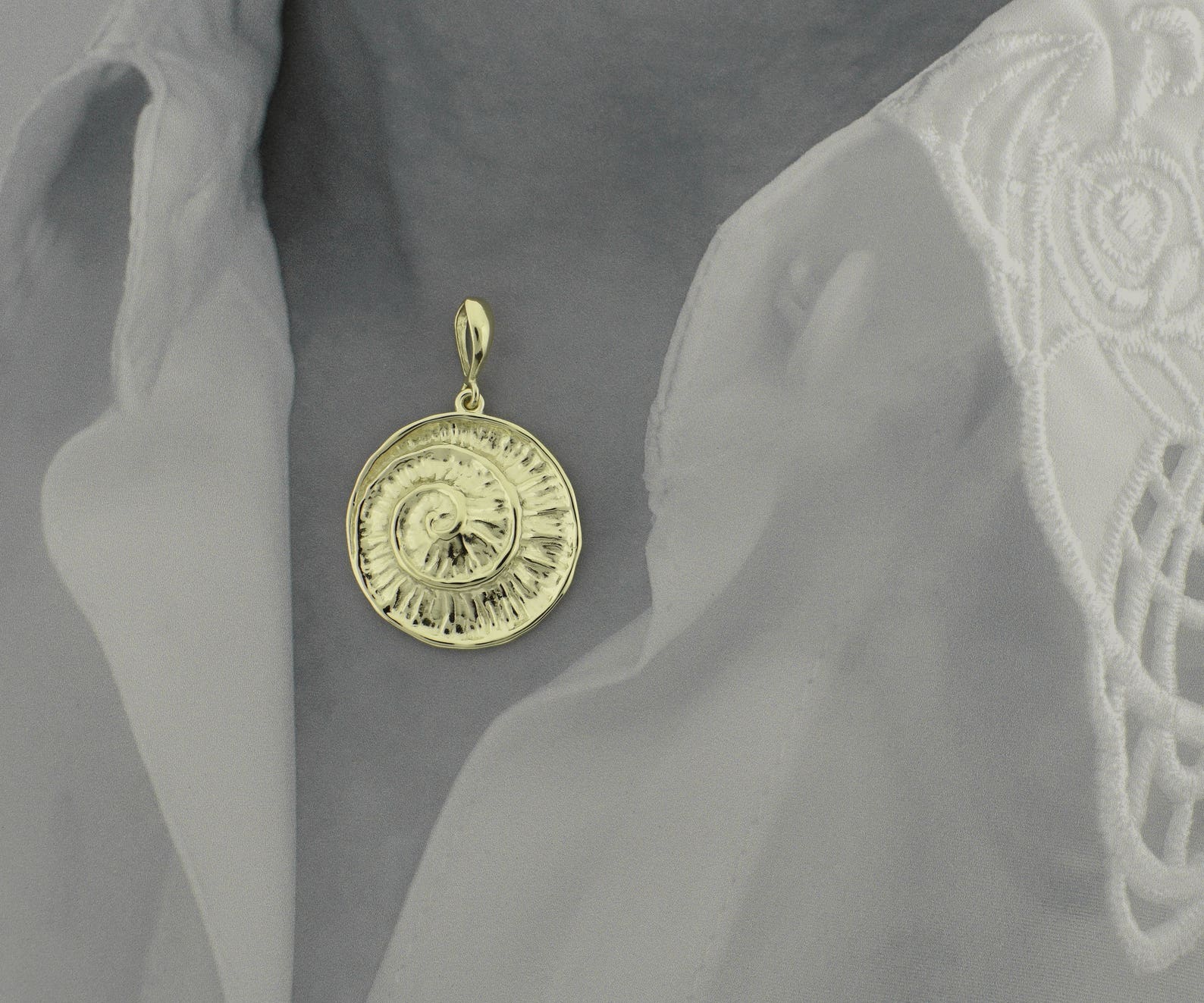 Solid Gold Medallion Pendant 14k Spiral Circle Pendant Etsy