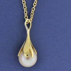 Classic Pearl Flower Bud Necklace, Dainty Solid 14k Gold Floral Pearl Pendant, June Birthstone Jewelry