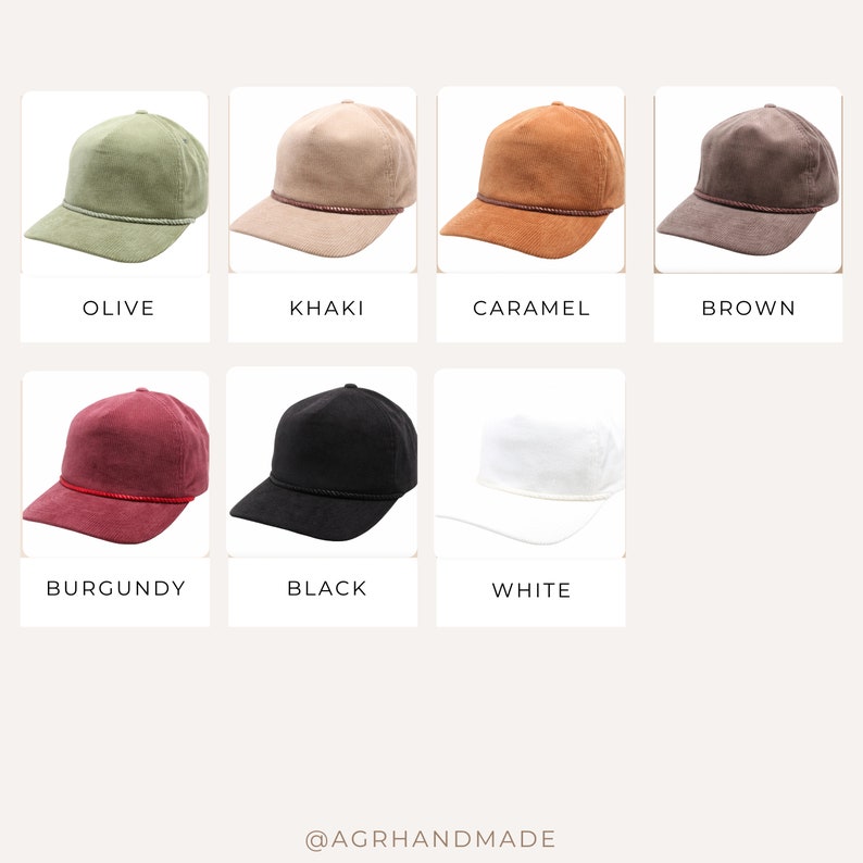 Puede incluir: Un conjunto de 10 gorras de b&eacute;isbol de pana en varios colores, incluyendo oliva, caqui, caramelo, marr&oacute;n, burdeos, negro y blanco. Cada gorra tiene un detalle de cuerda alrededor de la corona.