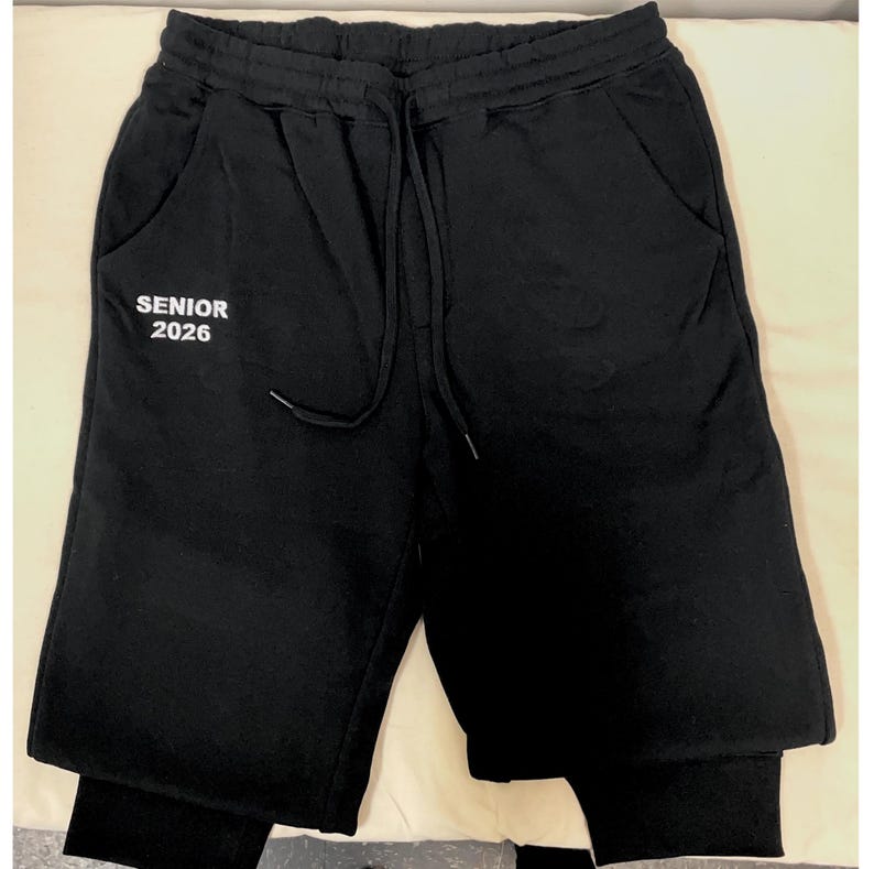 Broderade mjukisbyxor med personligt tryck, Joggingbyxor med personlig logotyp, Träningsbyxor med namn, Matchande setbyxor, Unisex loungebyxor bild 15