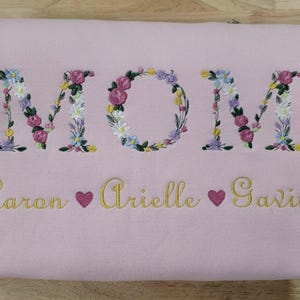 Personalized Embroidered Grandma Sweatshirt | Custom Nana Shirt | Mom Gift | Christmas Gift for Grandma | Cozy Family Sweatshirt