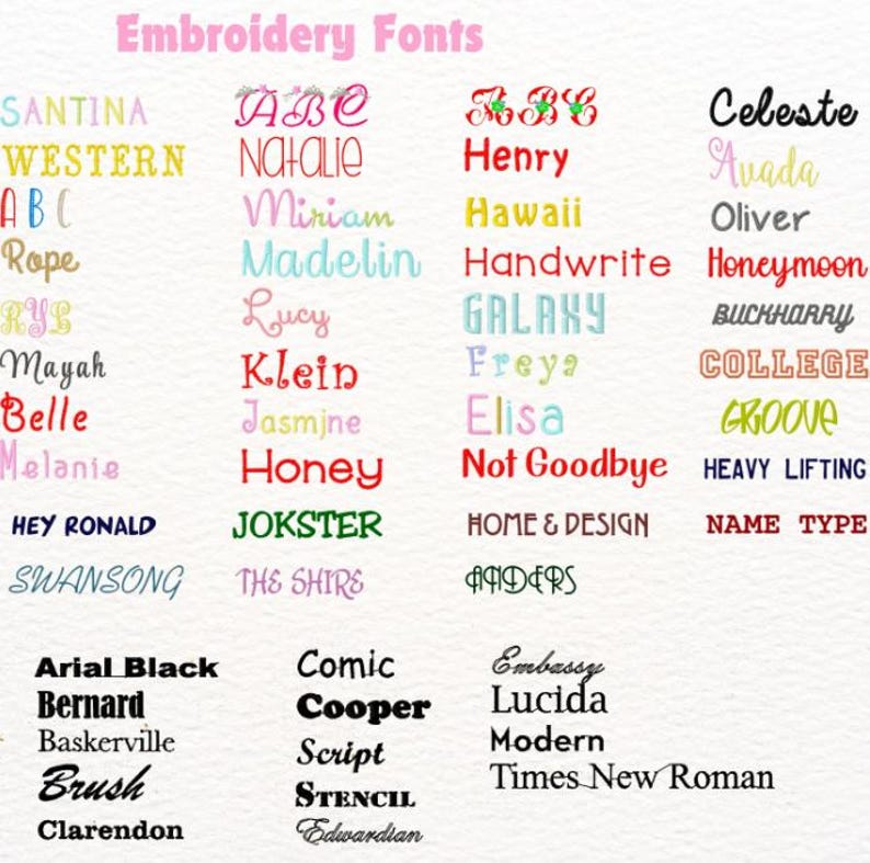 K&ouml;nnte beinhalten: Eine digitale &Uuml;bersicht mit dem Titel Embroidery Fonts, die eine Vielzahl von Alphabetstilen und Namen in verschiedenen Farben und Schriftarten zeigt, darunter Santina, Western, Rope, Mayah, Belle, Melanie, Hey Ronald, Swansong, Natalie, Miriam, Madelin, Lucy, Klein, Jasmine, Honey, Jokster, The Shire, Henry, Hawaii, Handwrite, Galaxy, Freya, Elisa, Not Goodbye, Home & Design, Anders, Celeste, Avada, Oliver, Honeymoon, Buckharry, College, Groove, Heavy Lifting, Name Type, Arial Black, Bernard, Baskerville, Brush, Clarendon, Comic, Cooper, Script, Stencil, Edwardian, Embassy, Lucida, Modern und Times New Roman.