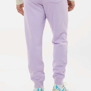 Broderade mjukisbyxor med personligt tryck, Joggingbyxor med personlig logotyp, Träningsbyxor med namn, Matchande setbyxor, Unisex loungebyxor bild 3