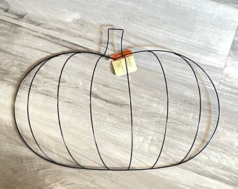 Pumpkin Shaped 3D Metal Wreath Frame