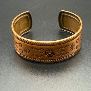 Pulseira vintage Navajo Bell Trading Post em cobre com desenho de pássaro-trovão, estilo sudoeste.