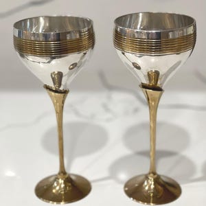 Par de copas de latón vintage, copas de vino bicolor, fabricadas en India.