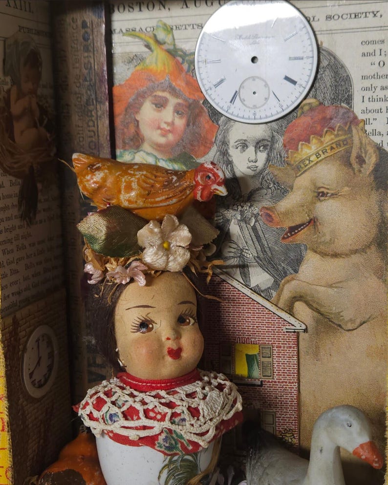 Assemblage Story Box | Farming Art with Chickens, Goose, Houses & Doll Head | Rustic Folk Shadowbox Bild 7