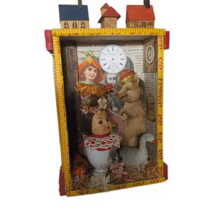 Assemblage Story Box | Farming Art with Chickens, Goose, Houses & Doll Head | Rustic Folk Shadowbox Bild 10
