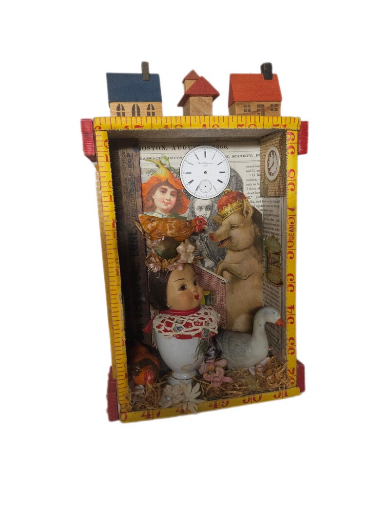 Assemblage Story Box | Farming Art with Chickens, Goose, Houses & Doll Head | Rustic Folk Shadowbox Bild 10