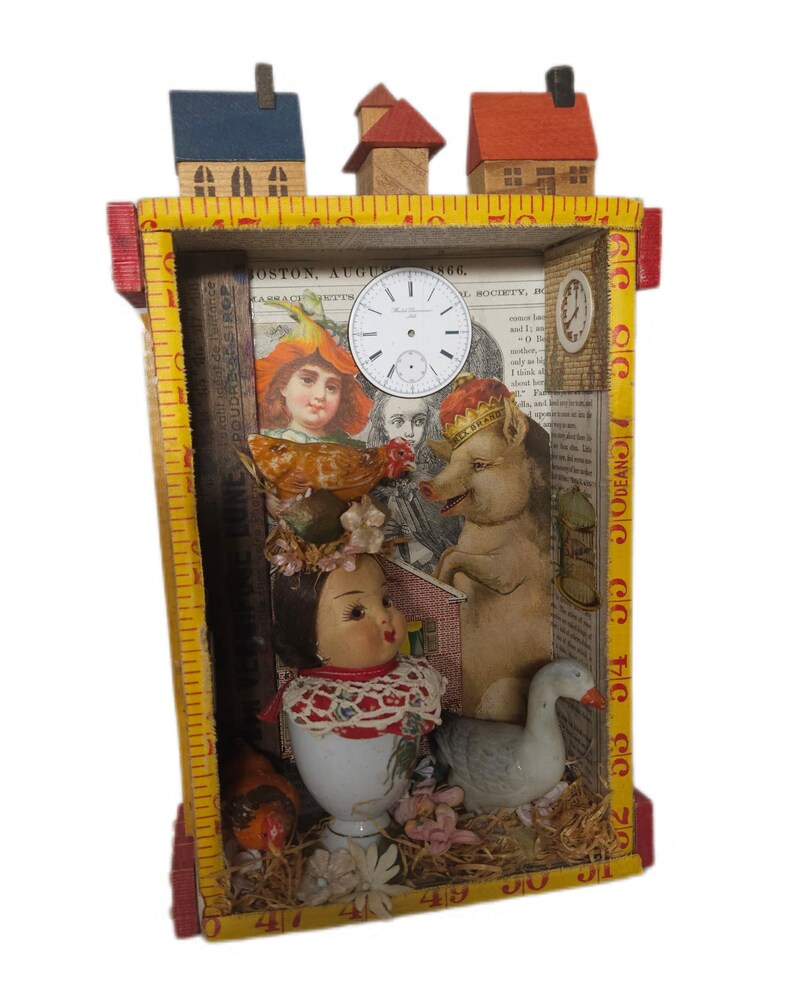 Assemblage Story Box | Farming Art with Chickens, Goose, Houses & Doll Head | Rustic Folk Shadowbox Bild 12