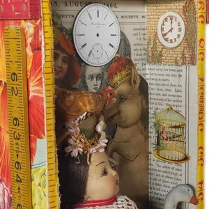Assemblage Story Box | Farming Art with Chickens, Goose, Houses & Doll Head | Rustic Folk Shadowbox Bild 2