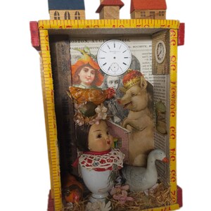 Assemblage Story Box | Farming Art with Chickens, Goose, Houses & Doll Head | Rustic Folk Shadowbox Bild 9