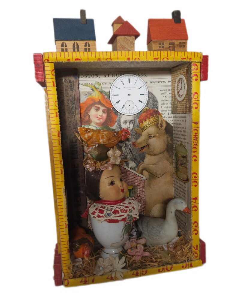 Assemblage Story Box | Farming Art with Chickens, Goose, Houses & Doll Head | Rustic Folk Shadowbox Bild 9
