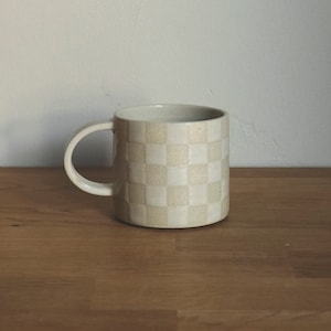 Tasse à carreaux fantôme | Mug en céramique à motif roue