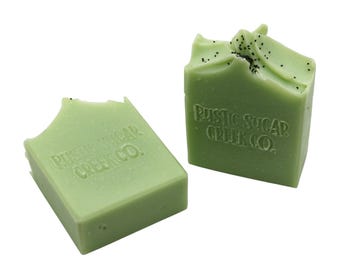 Jabón artesanal en frío con aroma a aguacate, cilantro y lima - Jabón artesanal