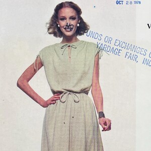 Vogue 1928 Belinda Bellville 1970s Drawstring Shoulders Pullover Dress Sewing Pattern - Size 10 (32.5")  Uncut