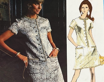Patrón de costura original Vogue 2220 de vestido de noche de corte A de Oscar de la Renta de los años 60 con cierre de botones delanteros - Talla 8 (B31.5") Sin cortar