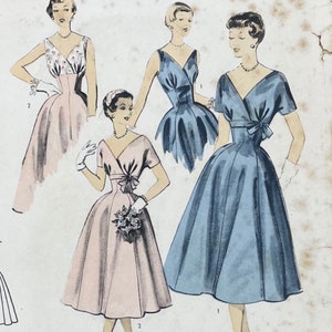 Molde de costura Advance 6712 Sylvia Franklin para vestido raro com decote transpassado e V profundo - Tamanho 9 (28") - Sem cortes