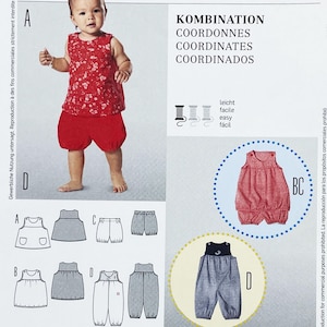 Puede incluir: Una hoja de patrón de costura titulada KOMBINATION COORDONNES COORDINATES COORDINADOS con ilustraciones y fotos de ropa para bebé. Los diseños incluyen una blusa floral sin mangas, pantalones cortos rojos y dos estilos de peleles con botones.